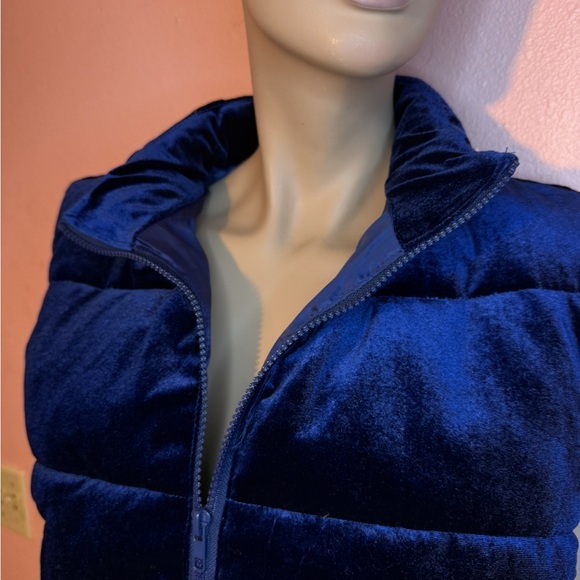 Windsor Navy Velvet Puffer Vest | NWT | Size Small | Cozy Chic - Picture 9 of 11